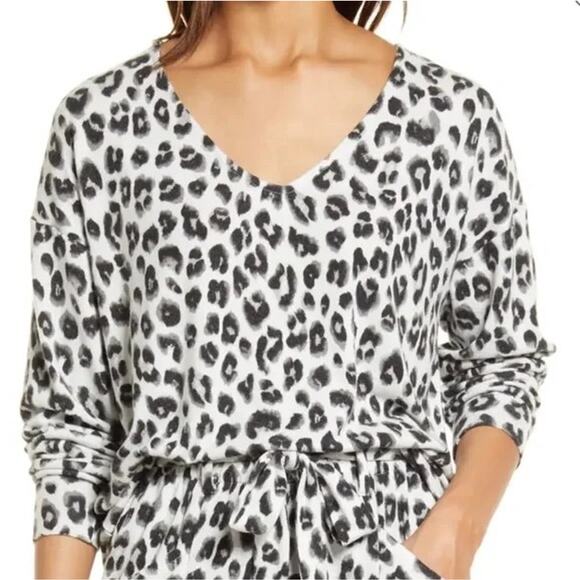 Gibsonlook Snow Leopard Print Top XS NWOT Ultra Soft - Picture 6 of 6